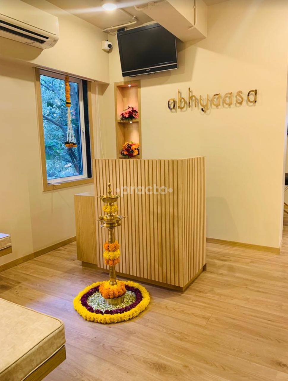Reception Area at Dr. Natasha Bhambhani's Wellness Santacruz West Mumbai