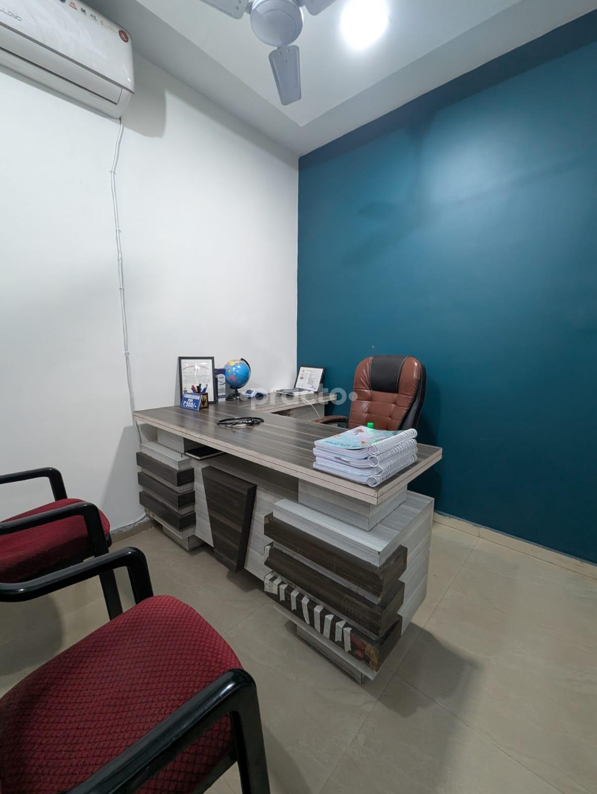 Consultation Room at Dr J.Ps Clinic Gomtinagar Lucknow