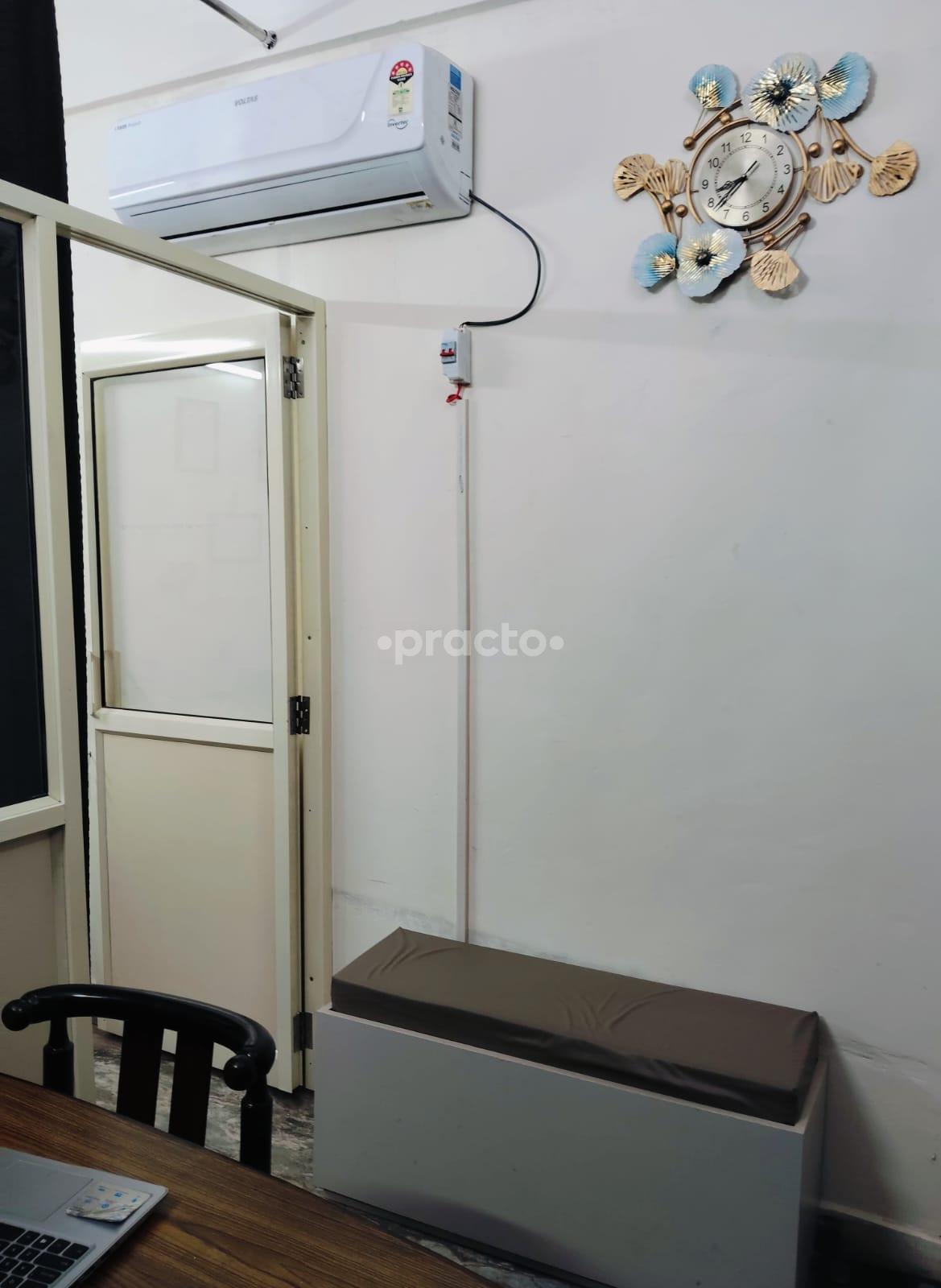 Waiting Area at Sudarshan Clinic Rohini Sector 11 Delhi