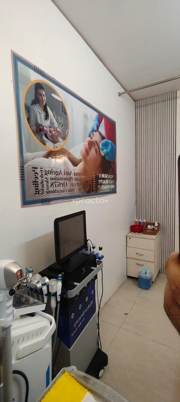 Operation Room at Dr. Derma Tricho Hair & Skin Aesthetics Gurgaon Sector 14 Gurgaon