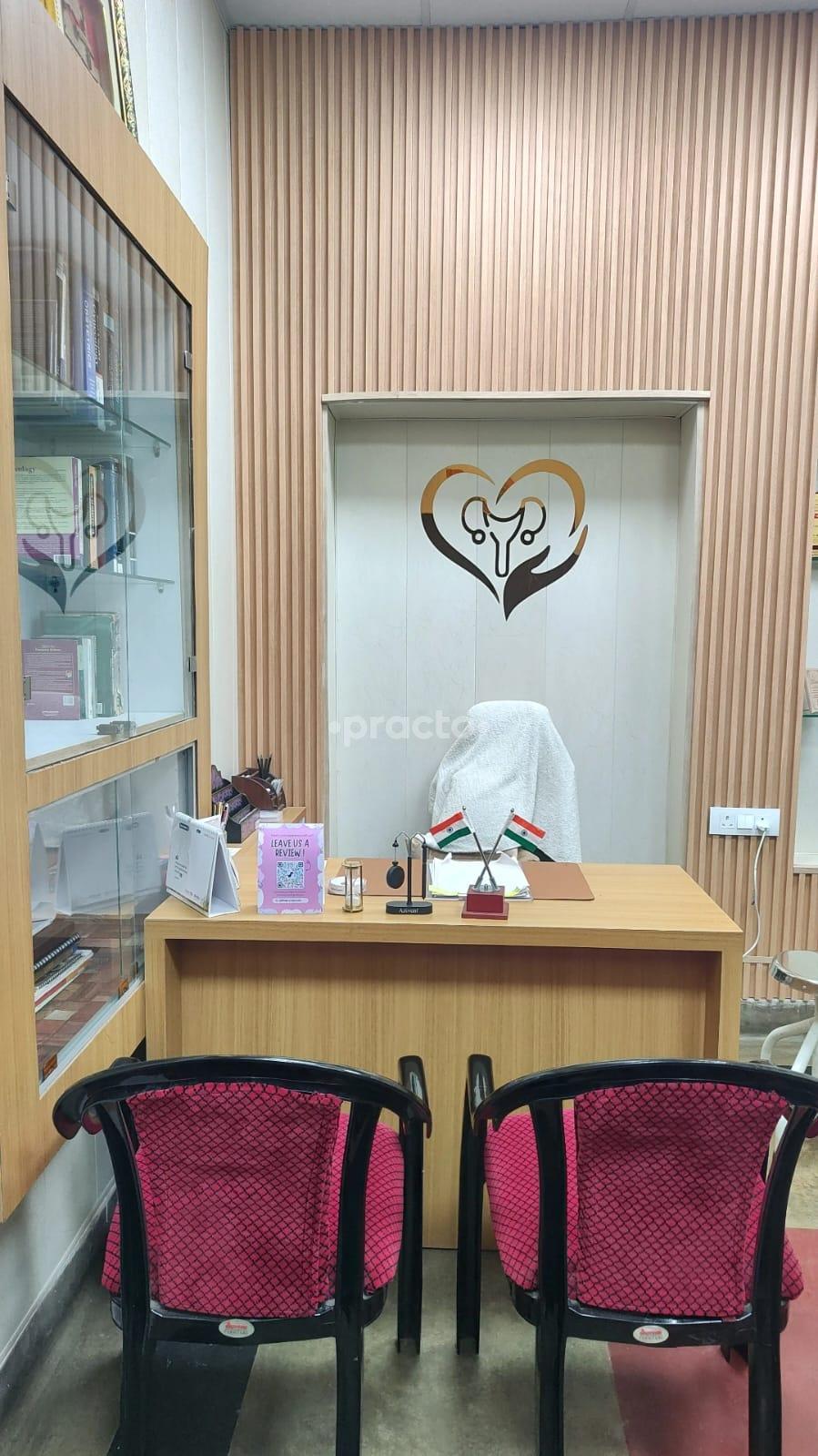 Consultation Room at Prime Gynocare Mahanagar Lucknow