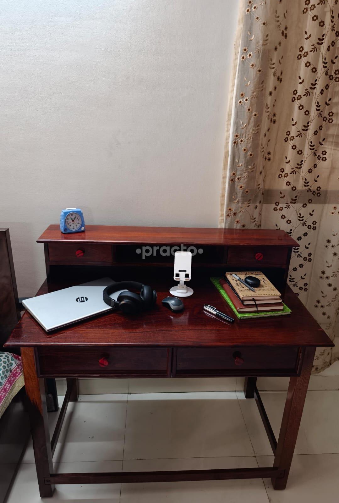 Consultation Room at Dr Parul Gautam Clinic Sion East Mumbai