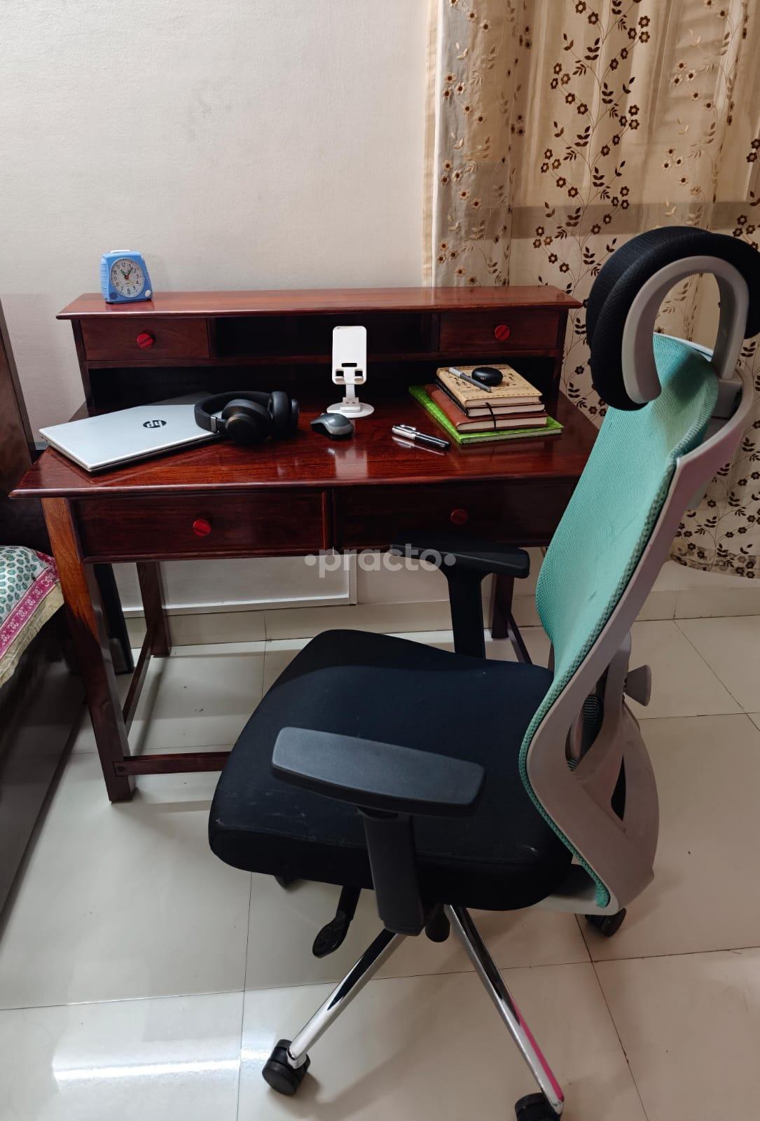 Consultation Room at Dr Parul Gautam Clinic Sion East Mumbai