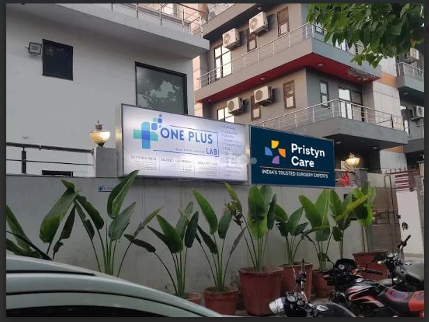 Outside Area at Pristyn Care- One Plus Lab Sector 51 Noida
