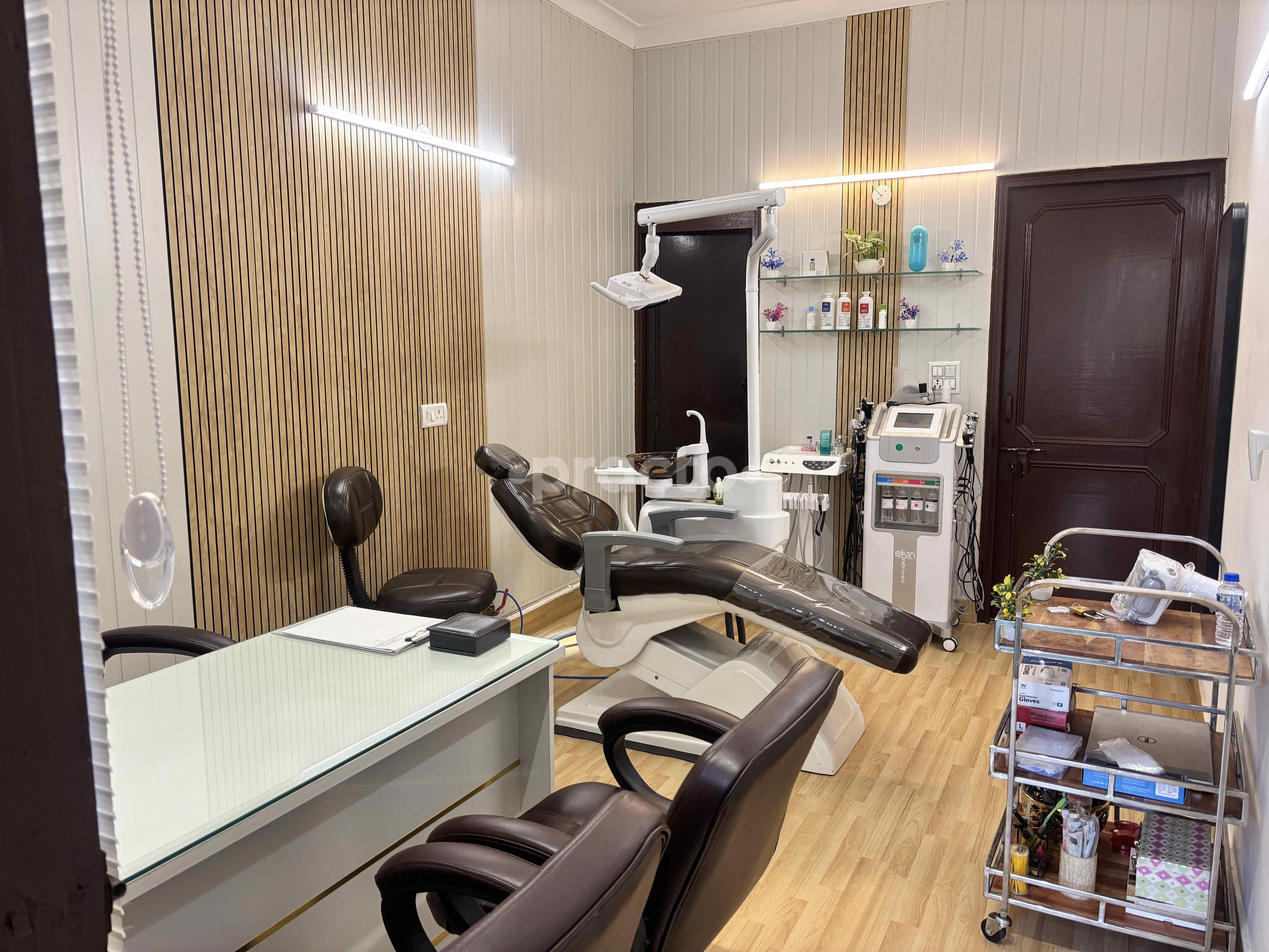 Consultation Room at Arogya Sukh Dental Aesthetics And ENT Clinic Paschim Vihar Delhi
