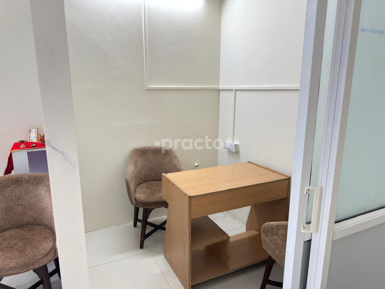 Sample Collection Area at Lung & Life Clinic Gaur City Noida