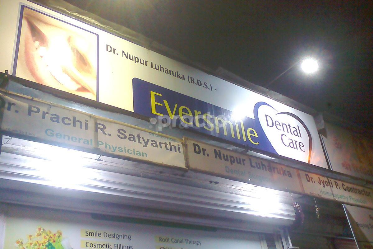 Entrance at Dr.  Jyoti Contractor's Clinic Kandivali East Mumbai