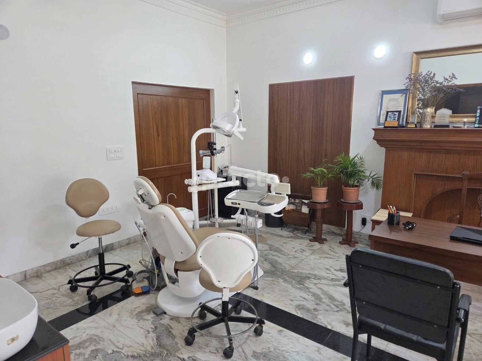 Single Chair With Mirror at Dr Teja's Dental Practic Sector 8 Chandigarh