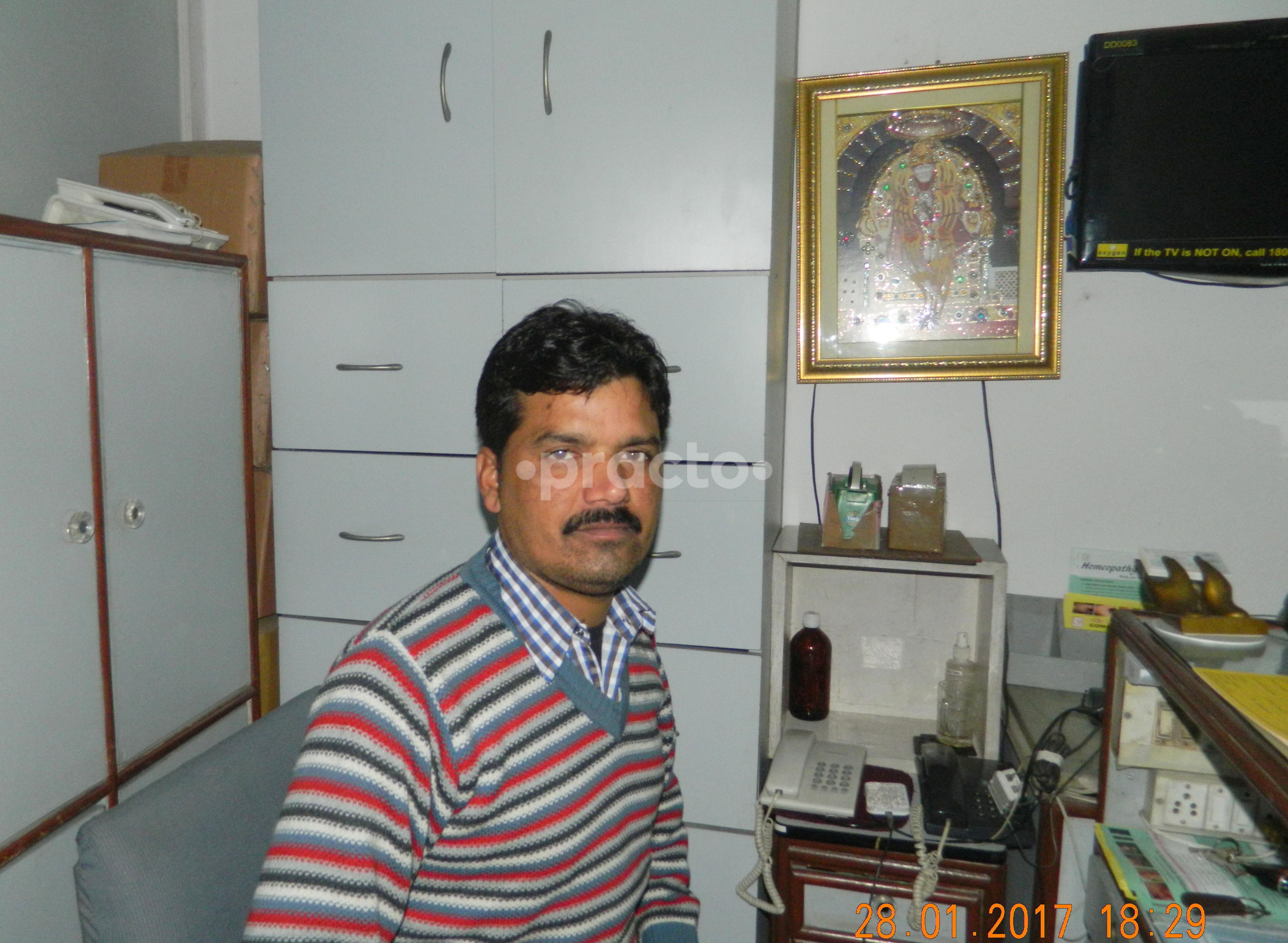 Reception at Dr. Suresh Chander Sachdeva Clinic Sector 41 Noida