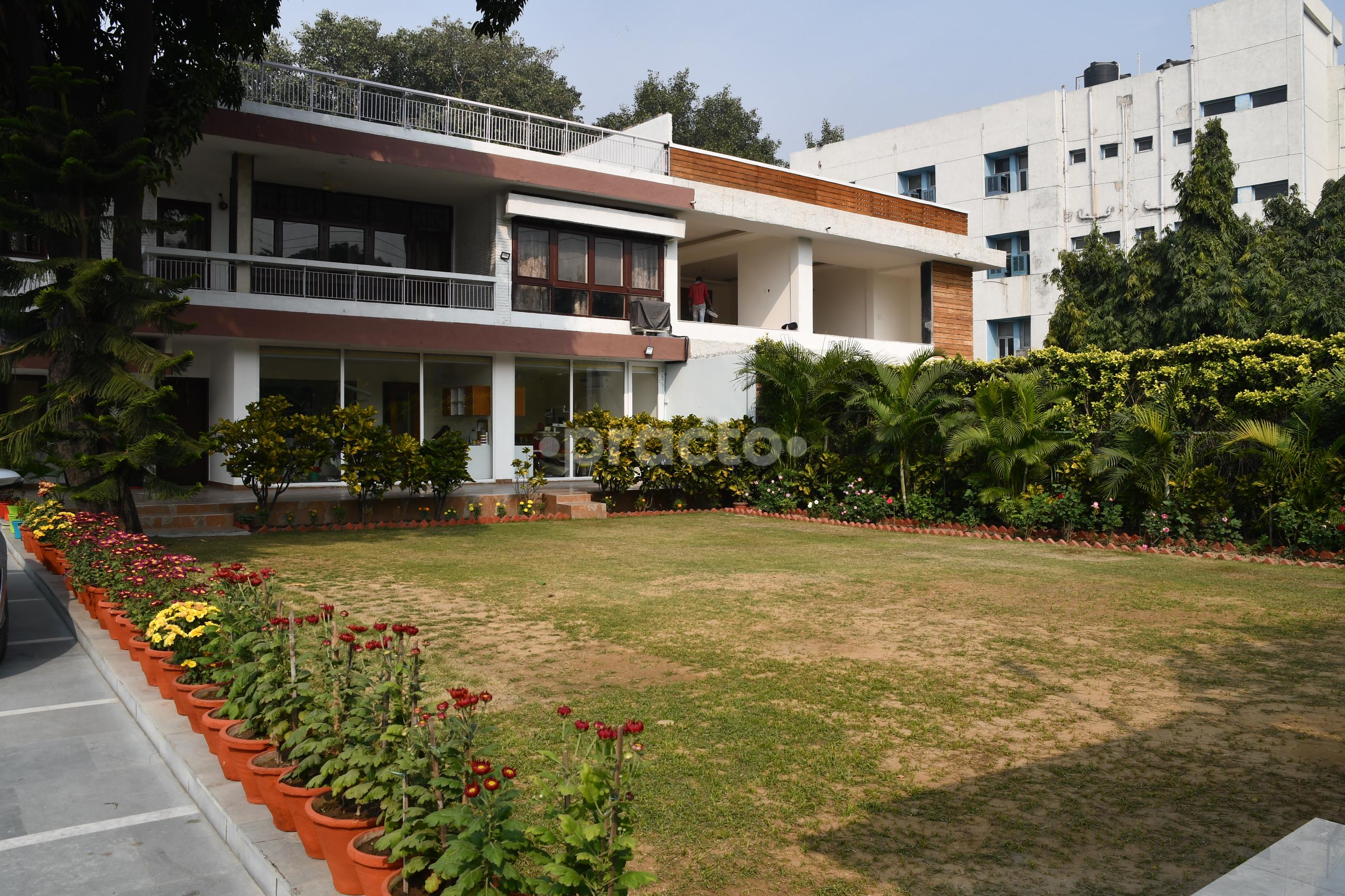 Outside Area at 32 Smile Stone Dental Clinic Kilokri Delhi