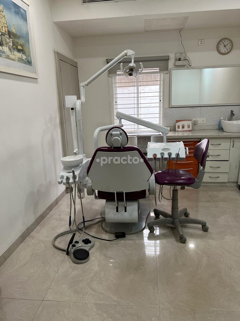 Consultation Room at Tooth Care Centre, Dr Roshan Appanna Domlur Bangalore