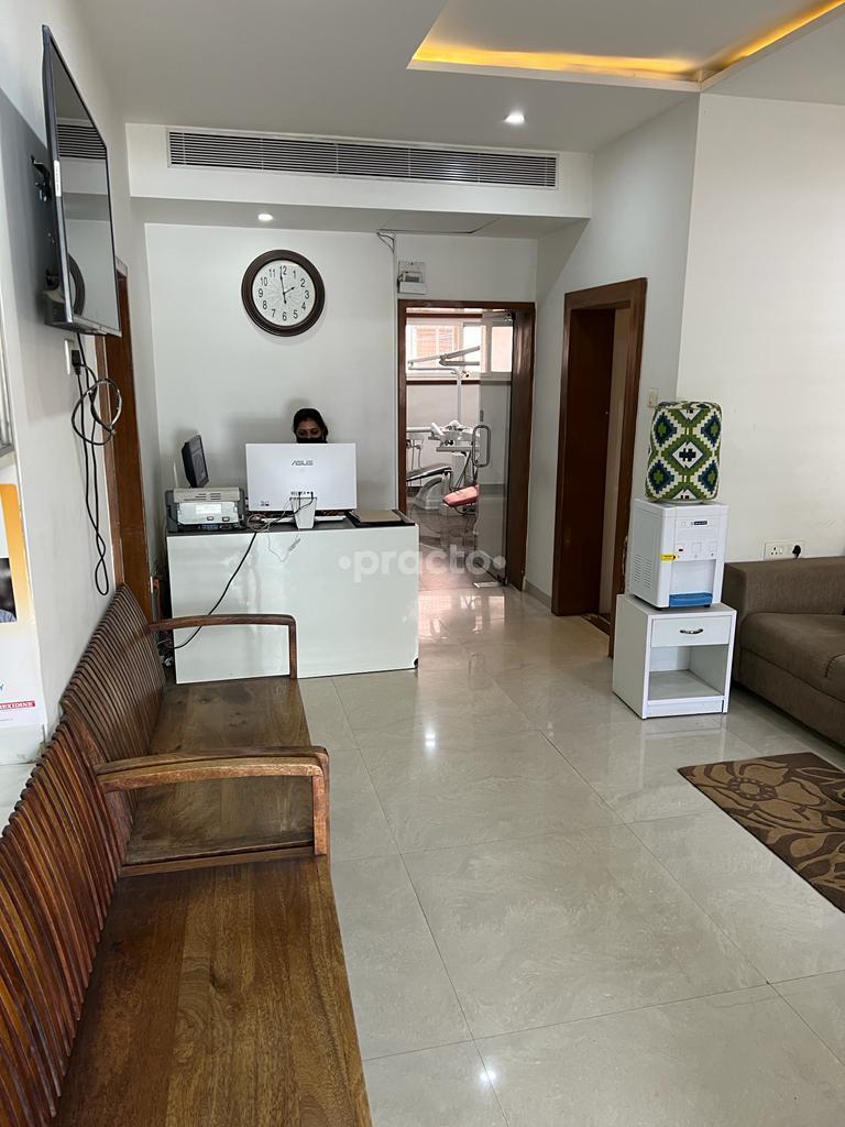 Waiting Area at Tooth Care Centre, Dr Roshan Appanna Domlur Bangalore