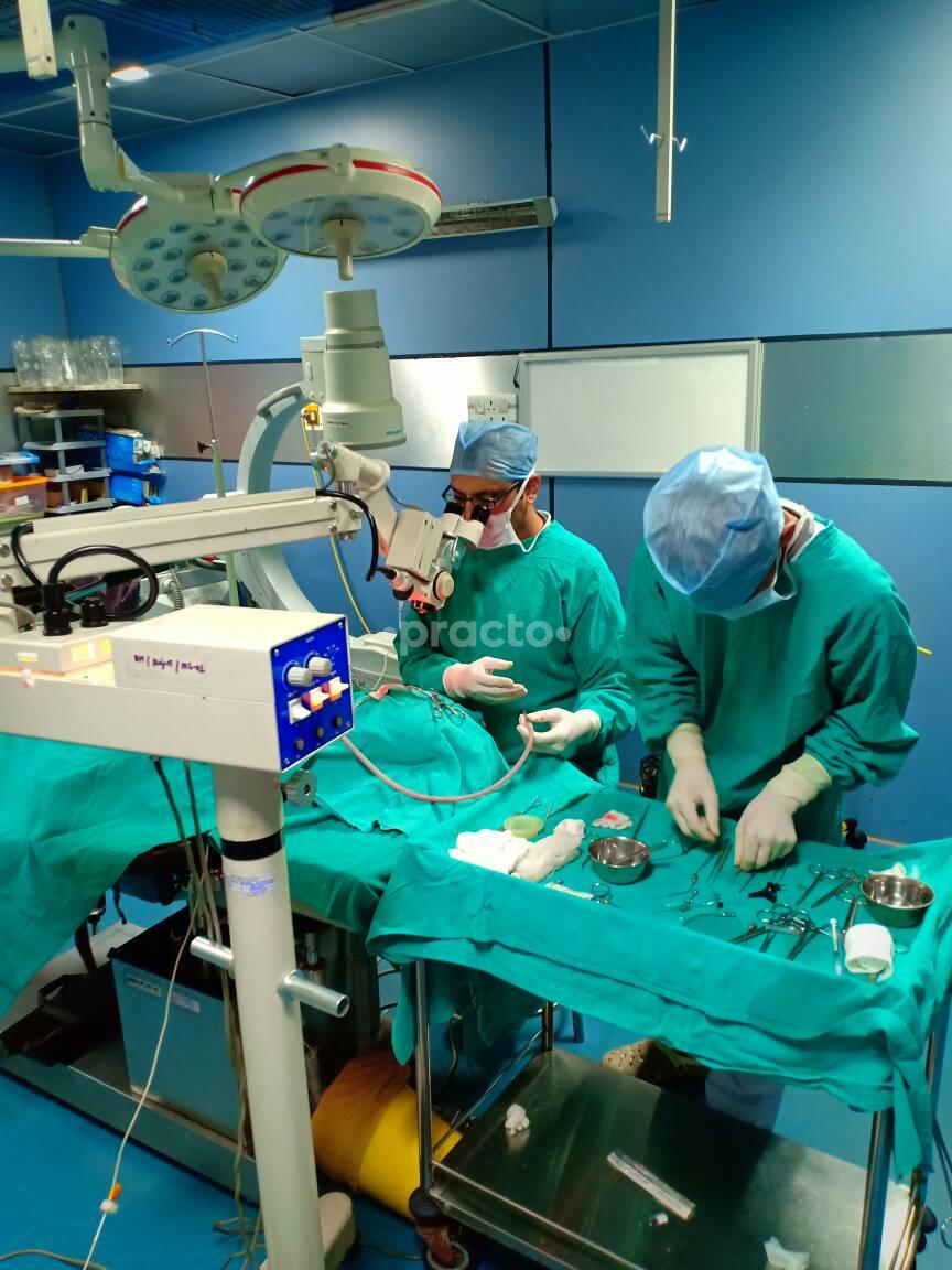 Operation Room at DR. ROHIT RAJPUT'S EAR,NOSE,THROAT CLINIC Janakpuri Delhi