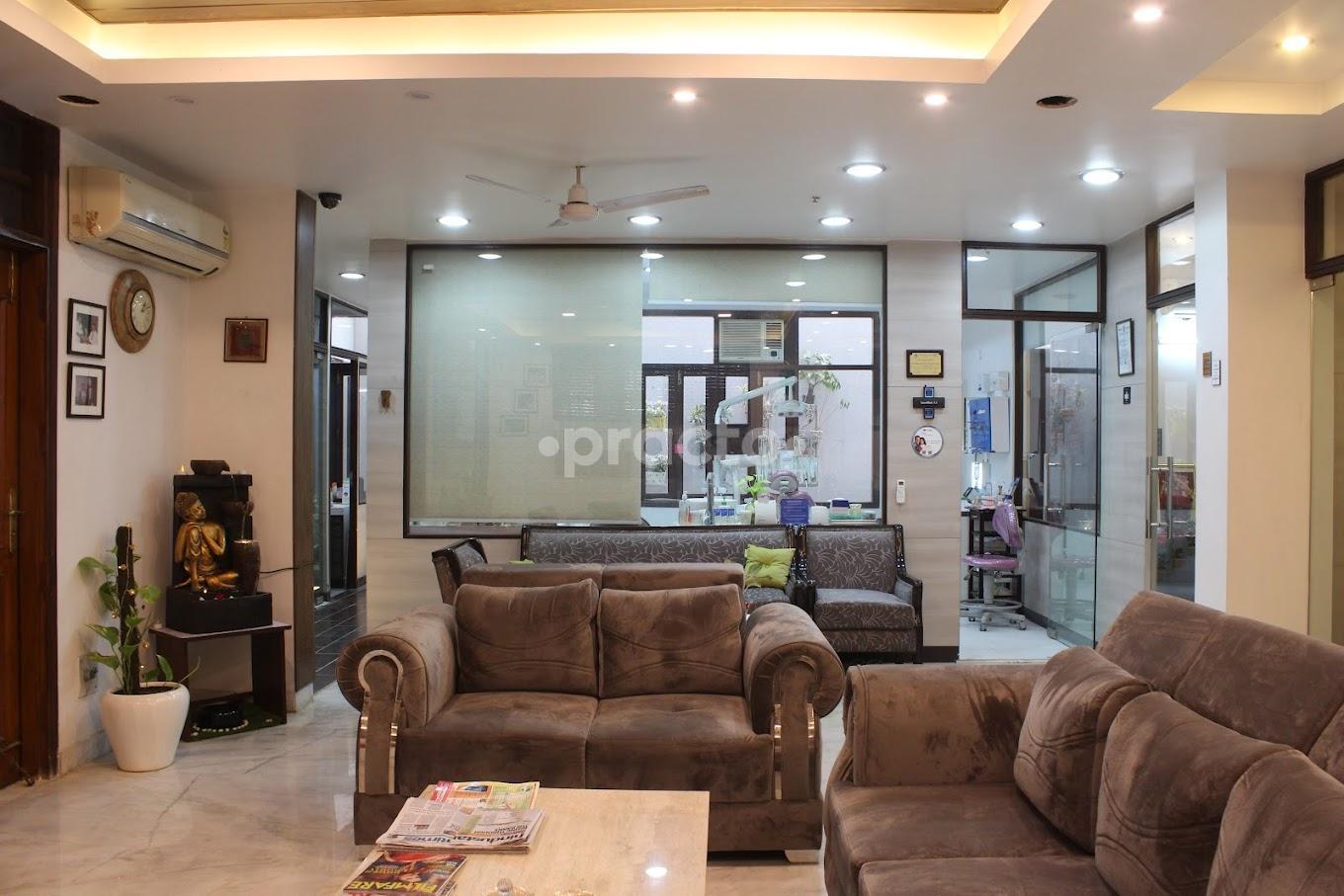Waiting Area at Advanced Dental & Root Canal Treatment Centre Green Park Delhi