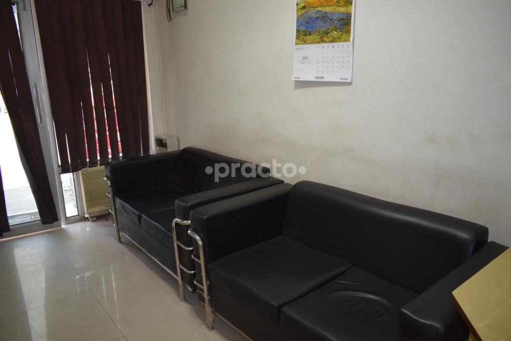Waiting Area at Dr. Ritu's Dental Centre Vishnu Garden Delhi