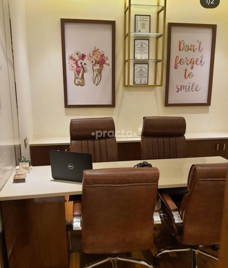 Consultation Room at Dr.Khanna's Dental clinic Saket Delhi