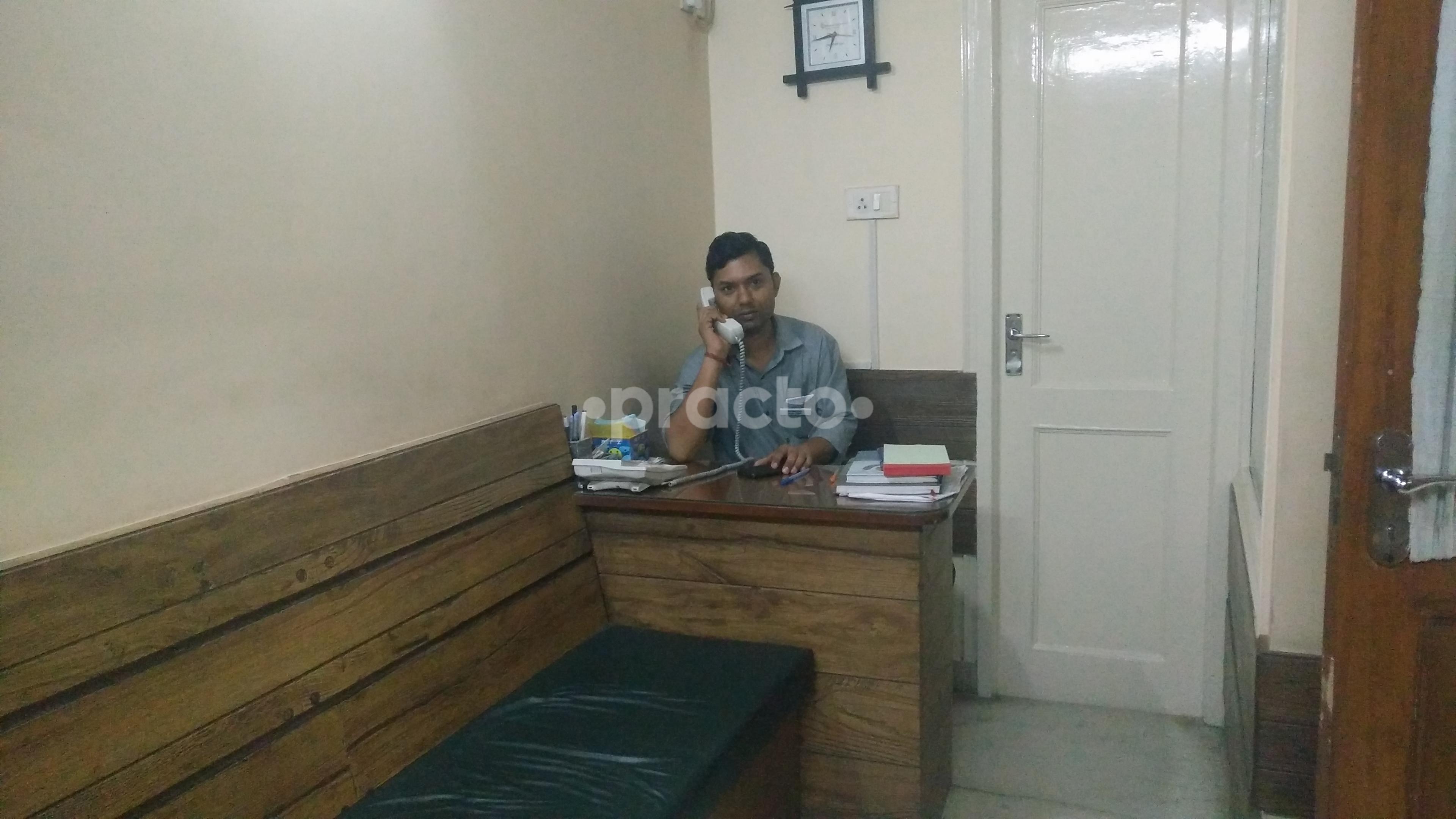 Reception at Dr. Tuli's Clinic For Joint Replacement & Sports Injuries Malviya Nagar Delhi