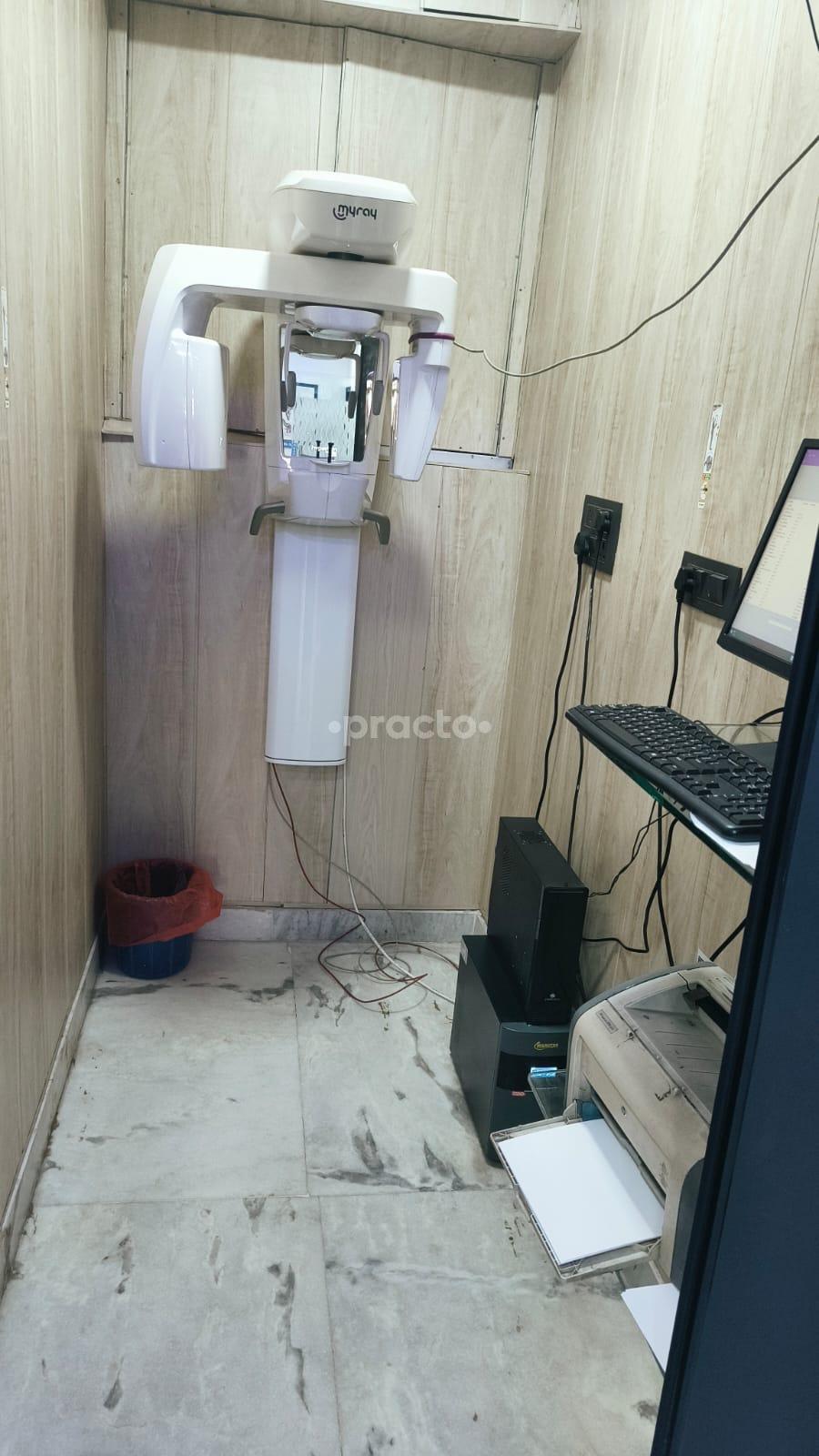 Dr Akshay Midha - Dr Ved Prakash Memorial Dental Clinics Moti Nagar Delhi