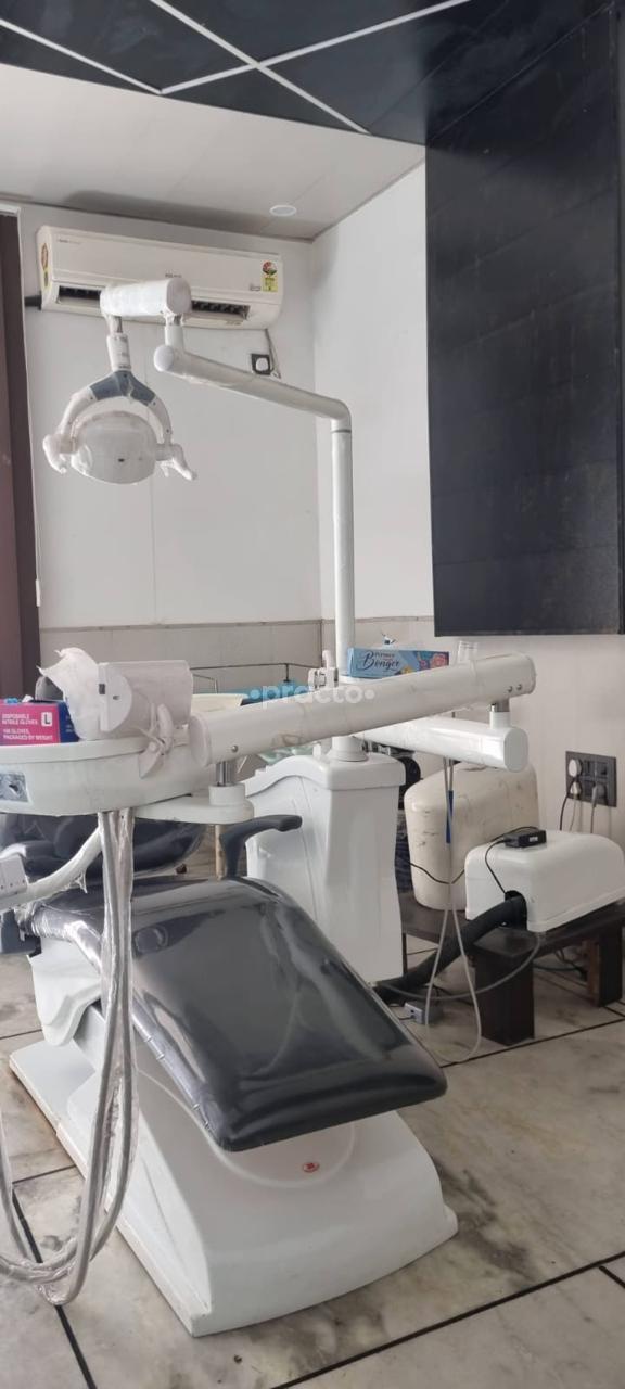 Dr Akshay Midha - Dr Ved Prakash Memorial Dental Clinics Moti Nagar Delhi