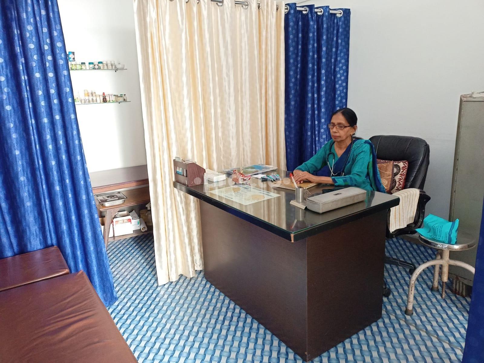 Consultation Room at Kriti Clinic & Kailash Soni Piles Treatment Centre Palam Vihar Gurgaon