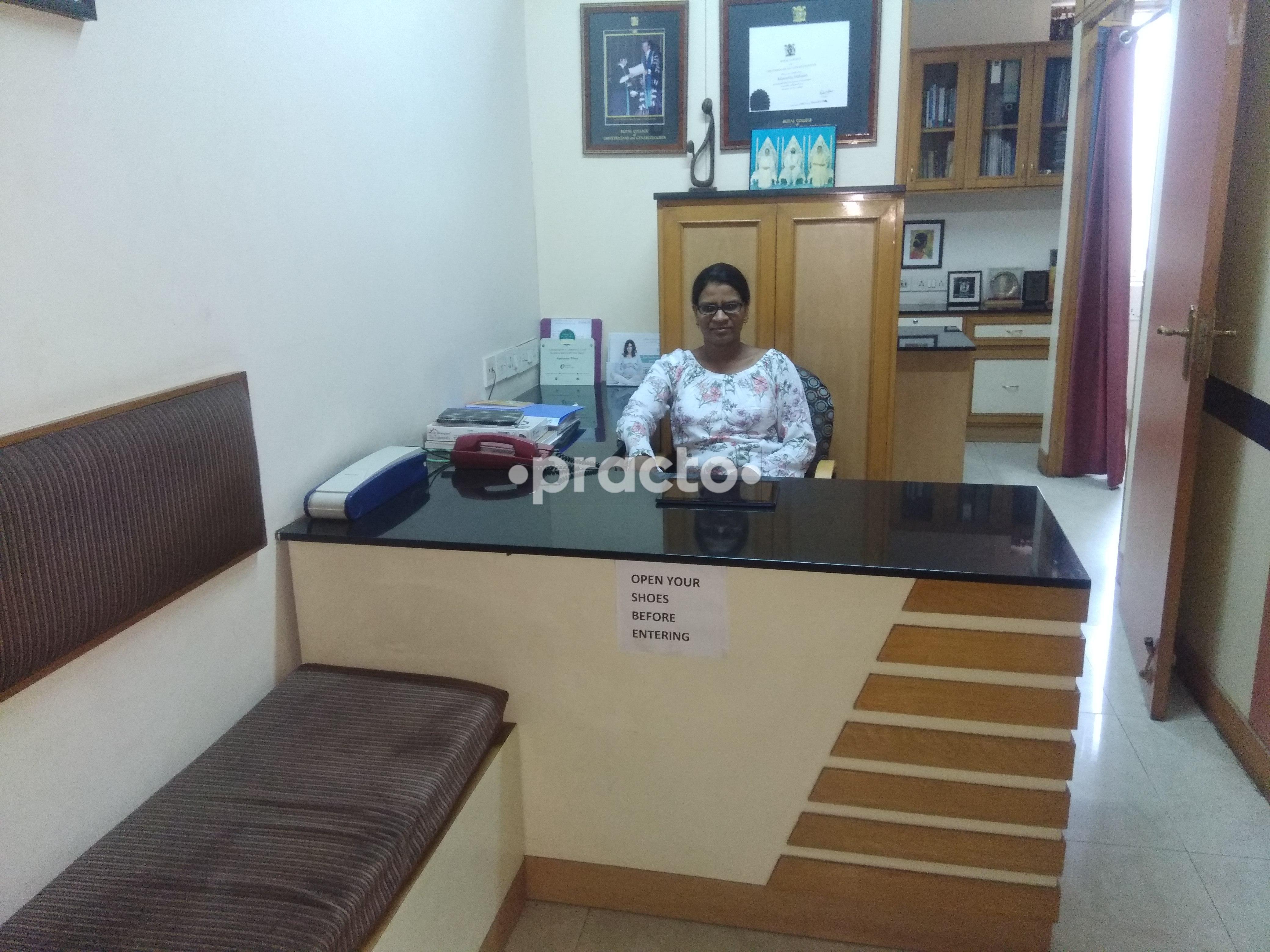 Reception at Triveni Gynecology Clinic DLF Phase IV Gurgaon