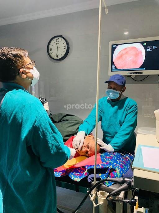 Examination Room at S R Liver & Gastro Clinic Vikas Puri Delhi