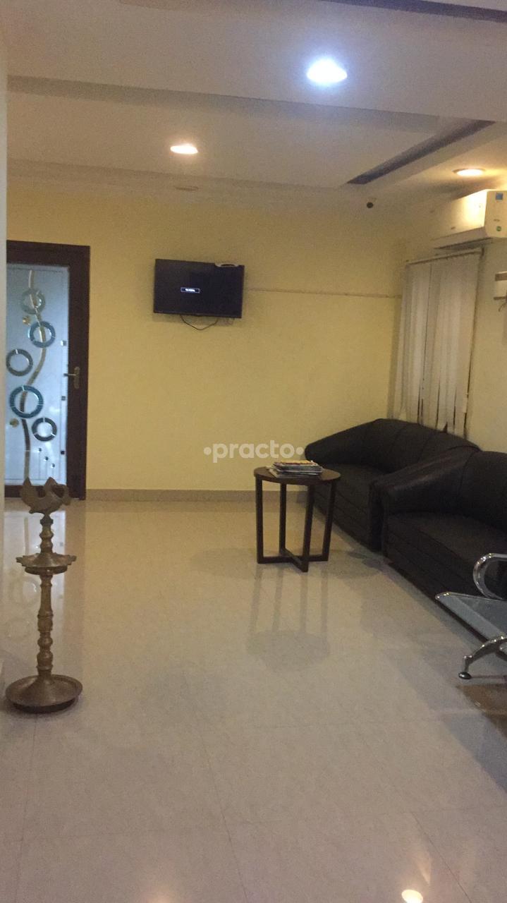 Entrance at Smilever Dental Clinic Virugambakkam Chennai