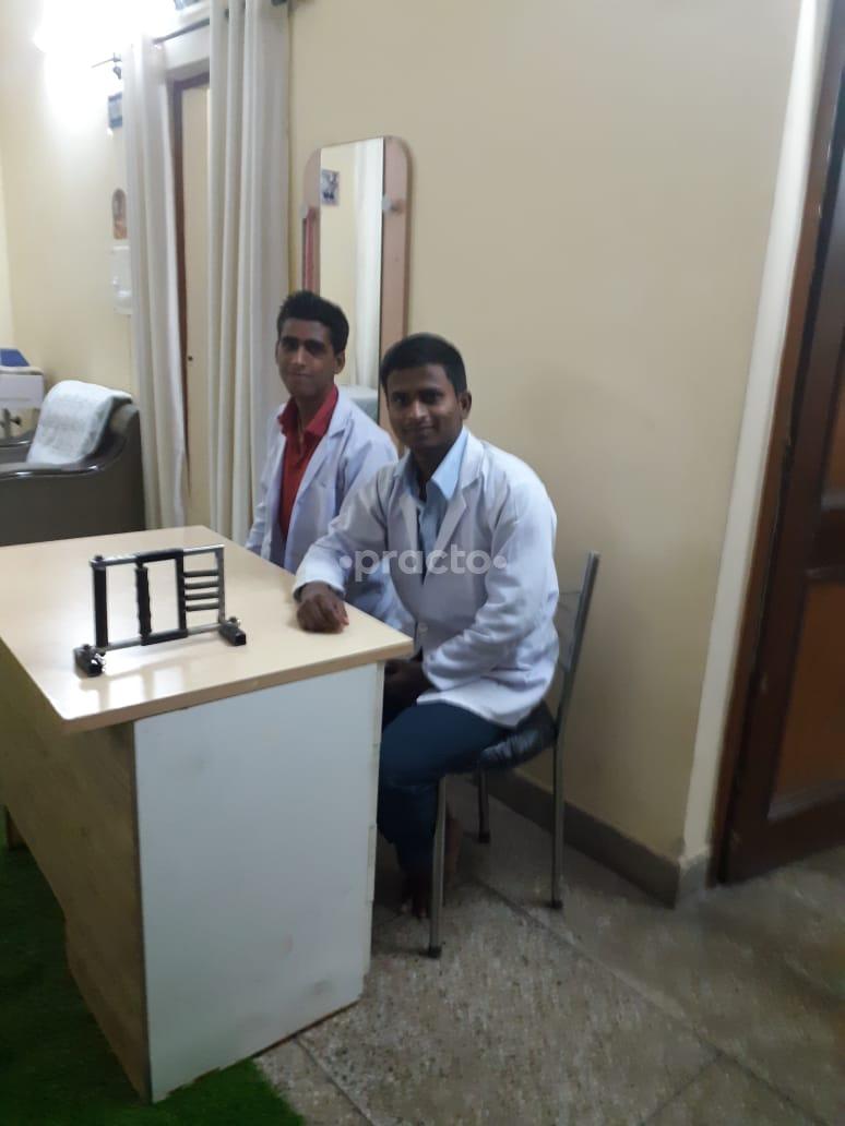 Reception at Admire Physiotherapy Laser Clinic Sector 36 Noida