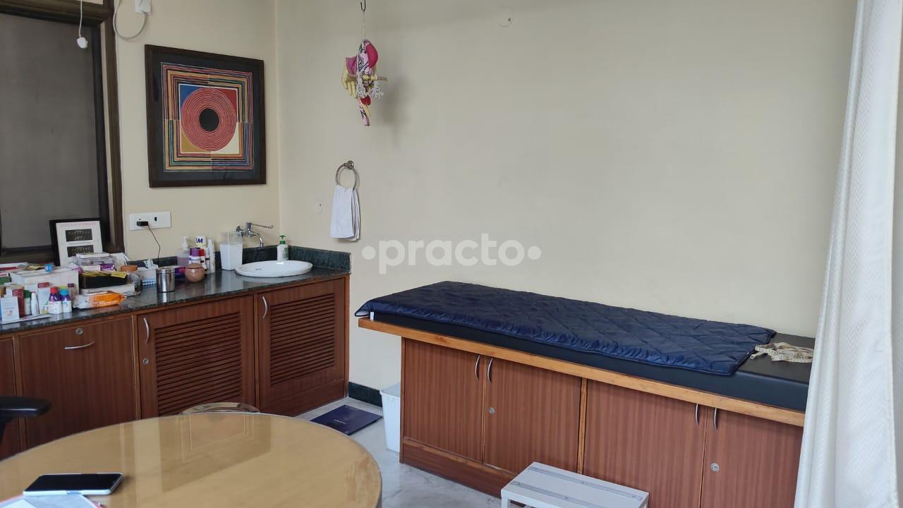 Consultation Room at Aayushman Clinic Sector 26 Noida