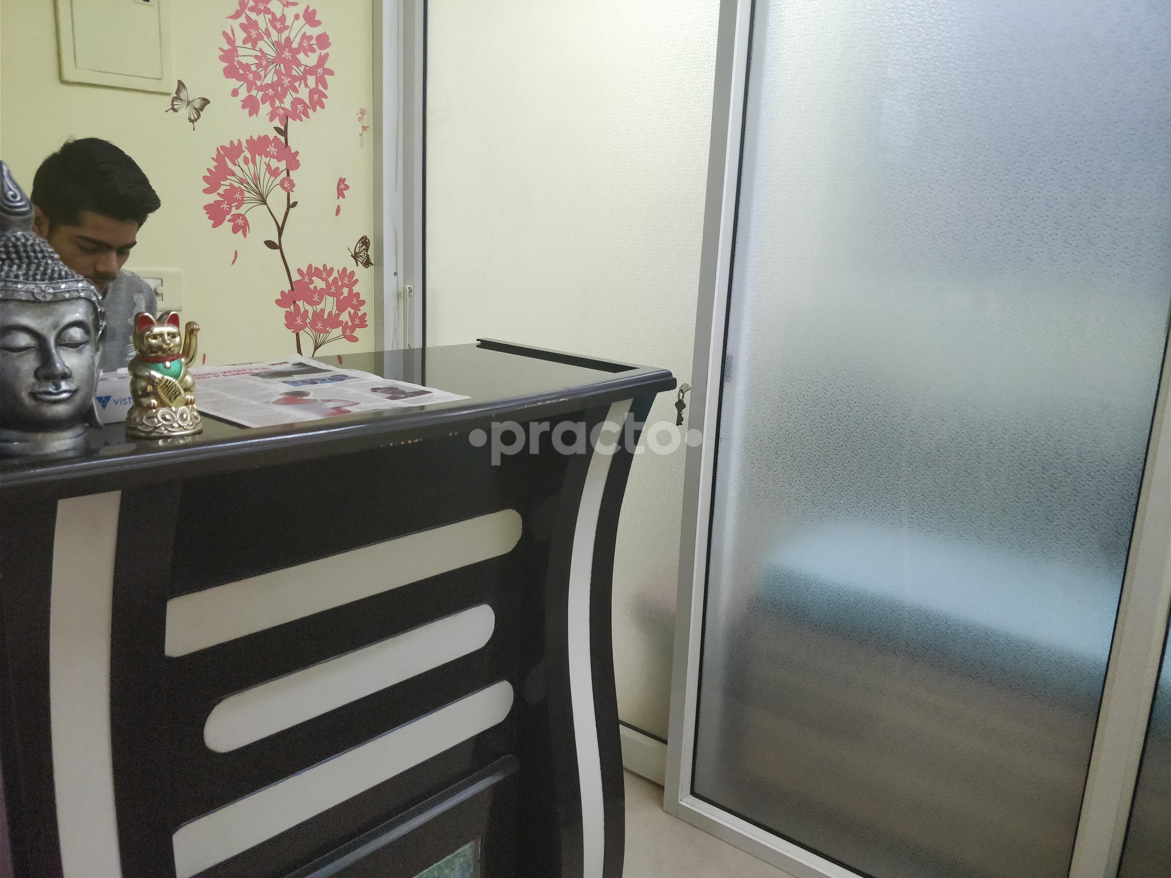 Reception at Dr. Hemendra's Joints & Spine Orthopaedic Clinic Sector 120 Noida