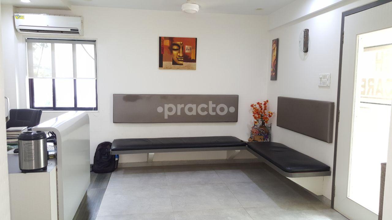 Waiting Area at Yash Eye Care & Polyclinic Chembur Mumbai