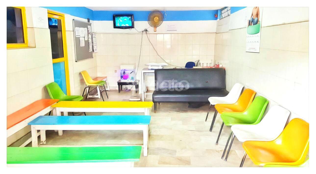 Waiting Area at Dr.Manjit Kumar Morning Clinic King Koti Hyderabad