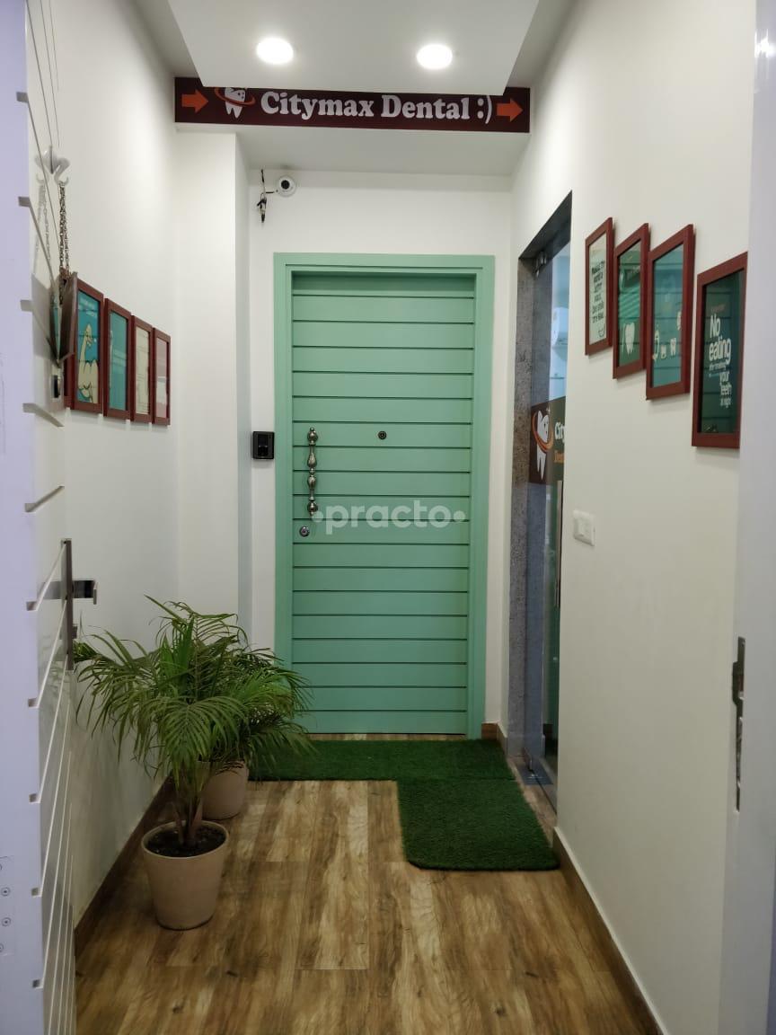 Entrance at Citymax Dental Clinic Model Town Delhi