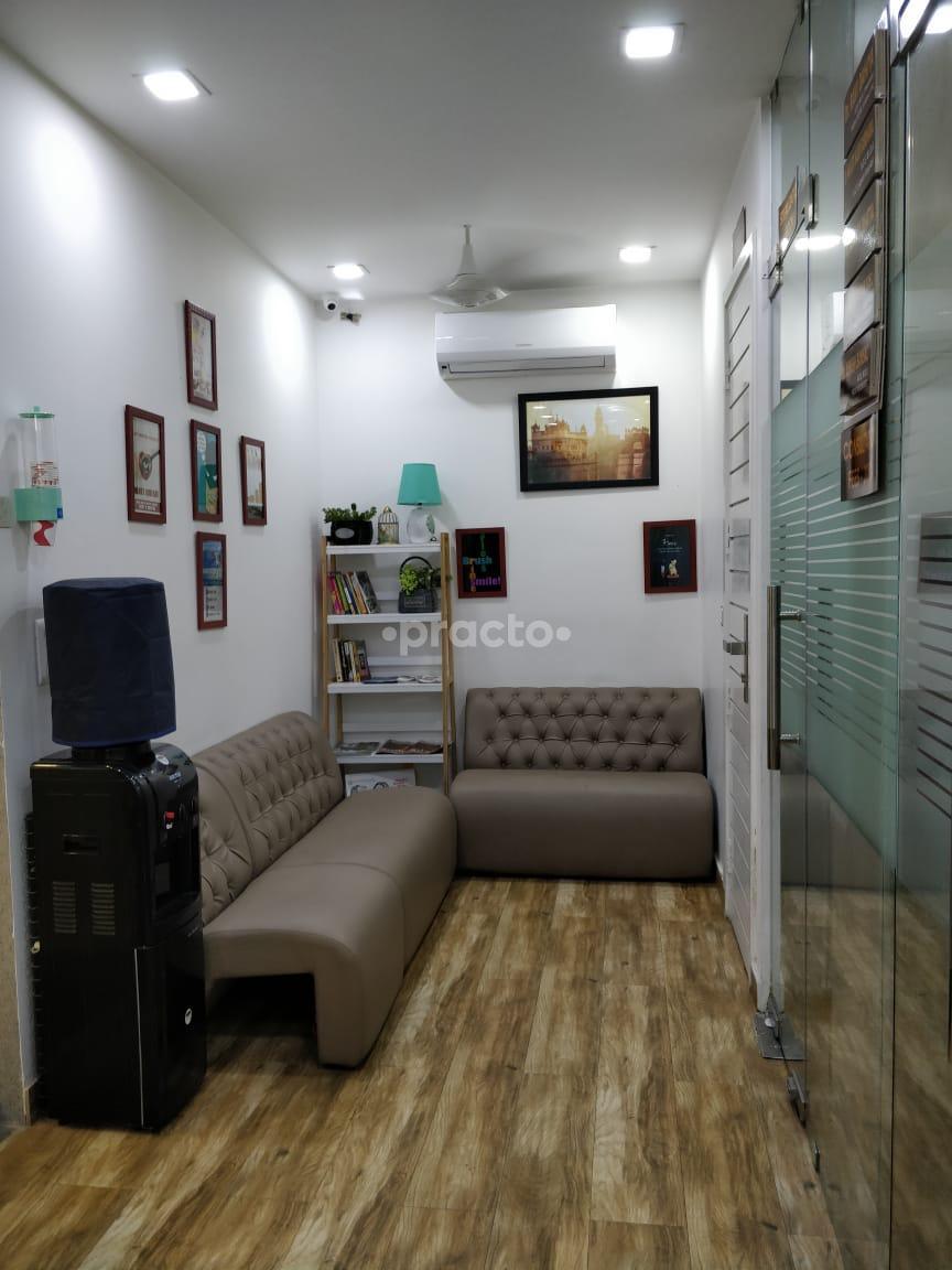 Waiting Area at Citymax Dental Clinic Model Town Delhi