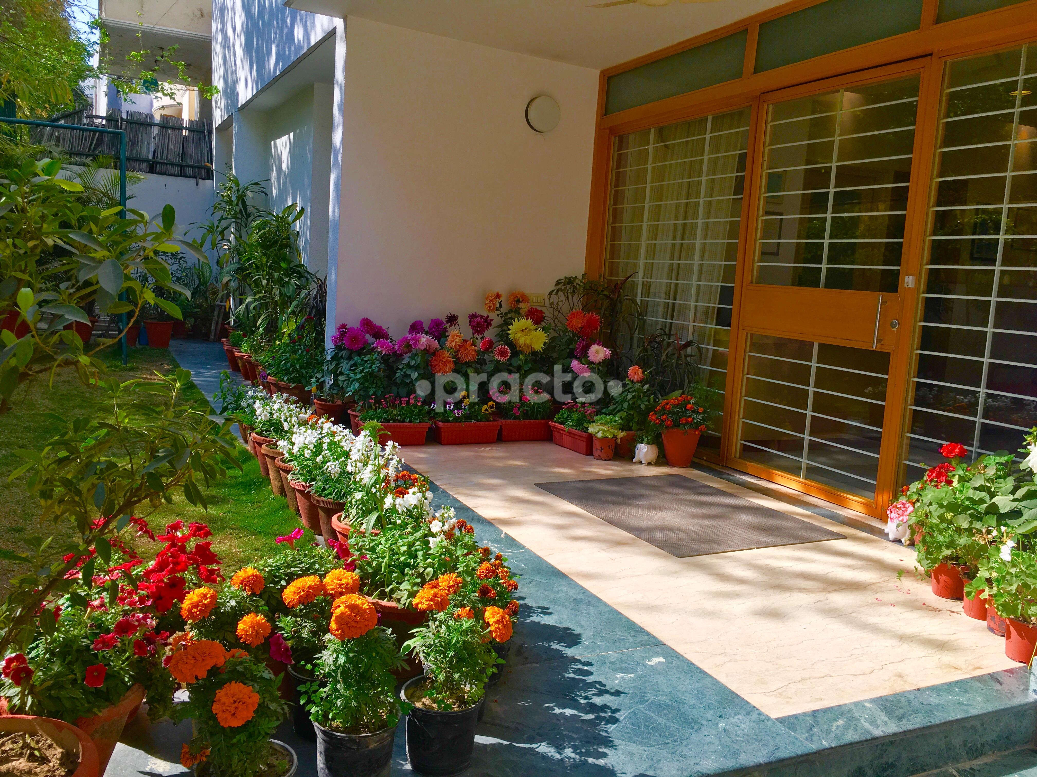 Entrance at ENT & Dental Centre Vasant Vihar Delhi