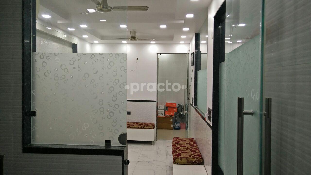 Waiting Area at Santosh Jain Fracture Clinic & Physiotherapy Centre Rohini Delhi