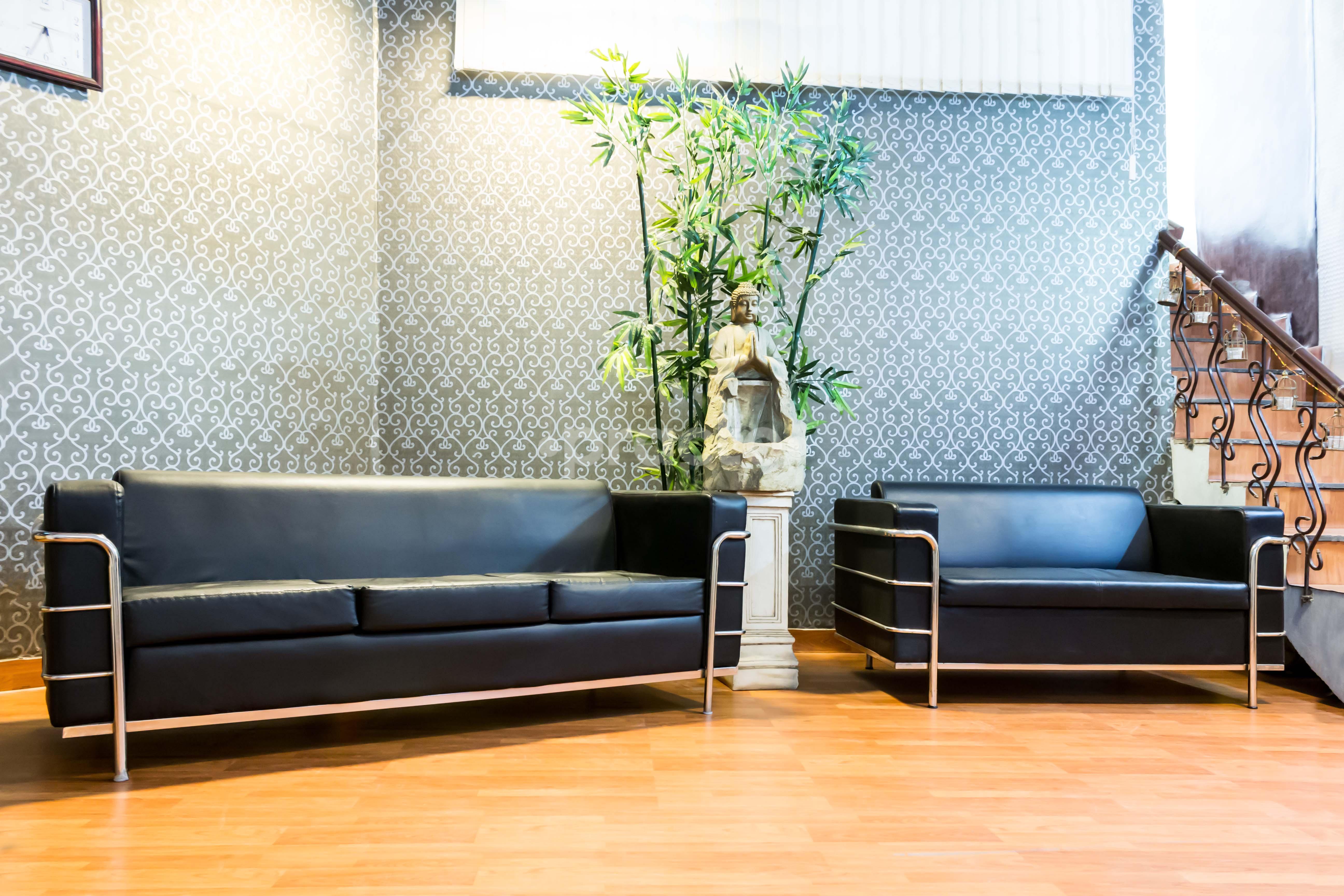 Waiting Area at City Dental Centre Crossings Republik Ghaziabad