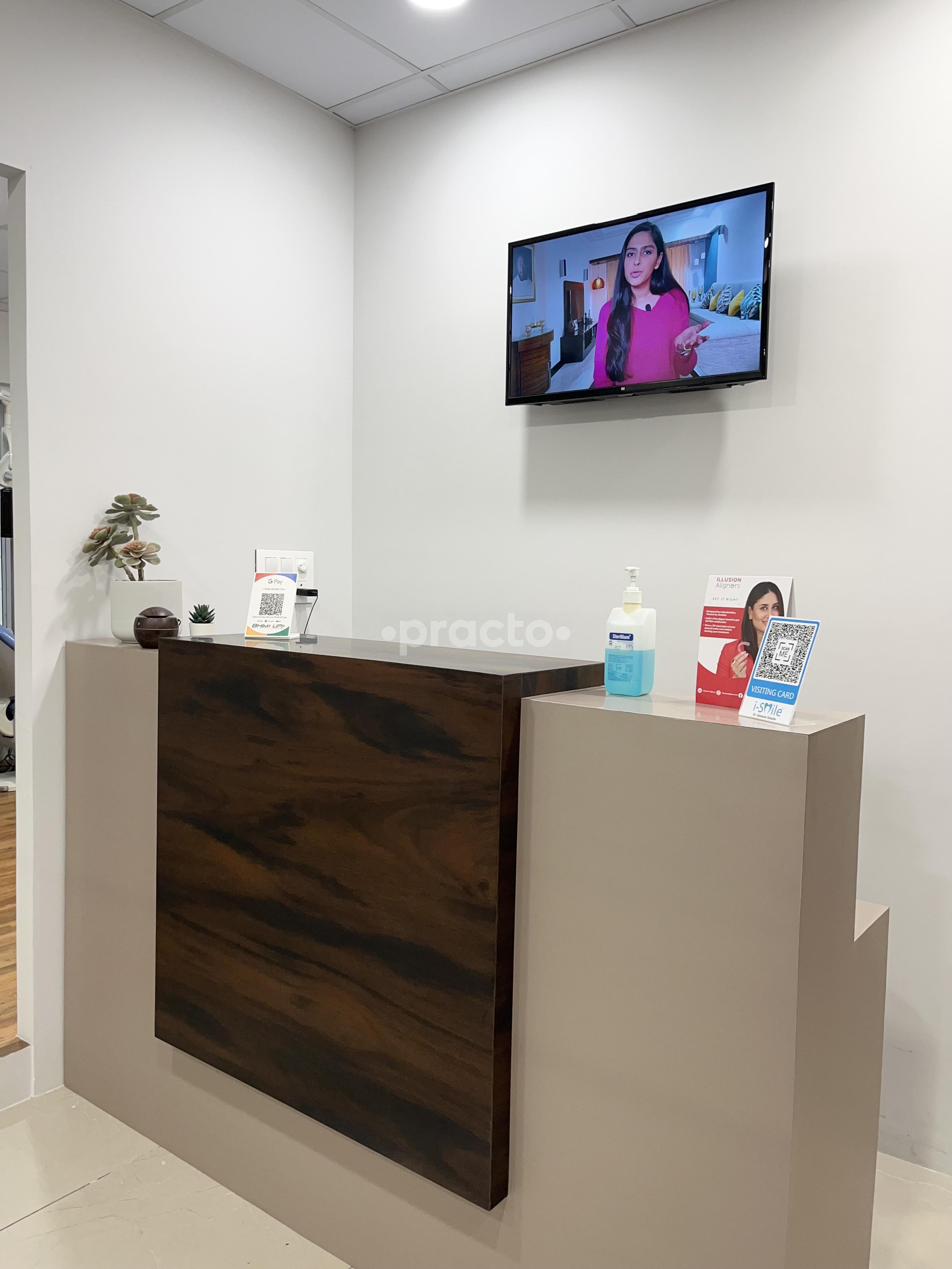 Reception Area at i-Smile Dental Clinic Ghatkopar East Mumbai