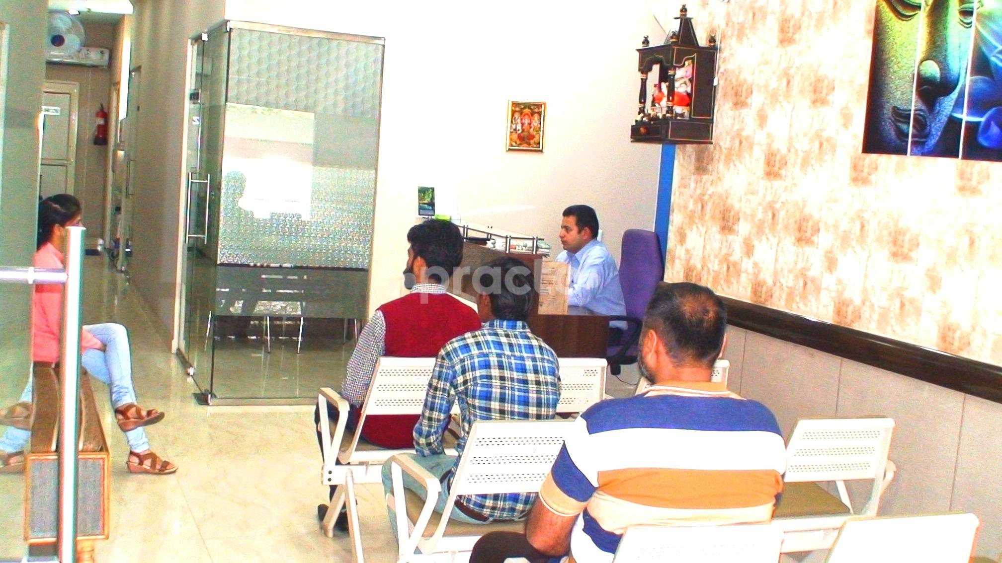 Reception at Advanced Hip & Knee Clinic Sector 47 Chandigarh
