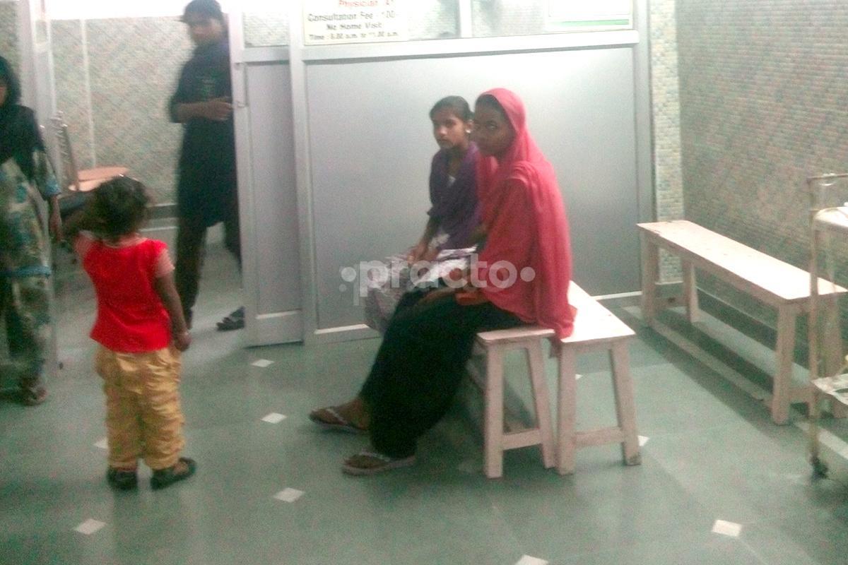 Waiting Area at Parashari Health Care Centre Rajajipuram Lucknow