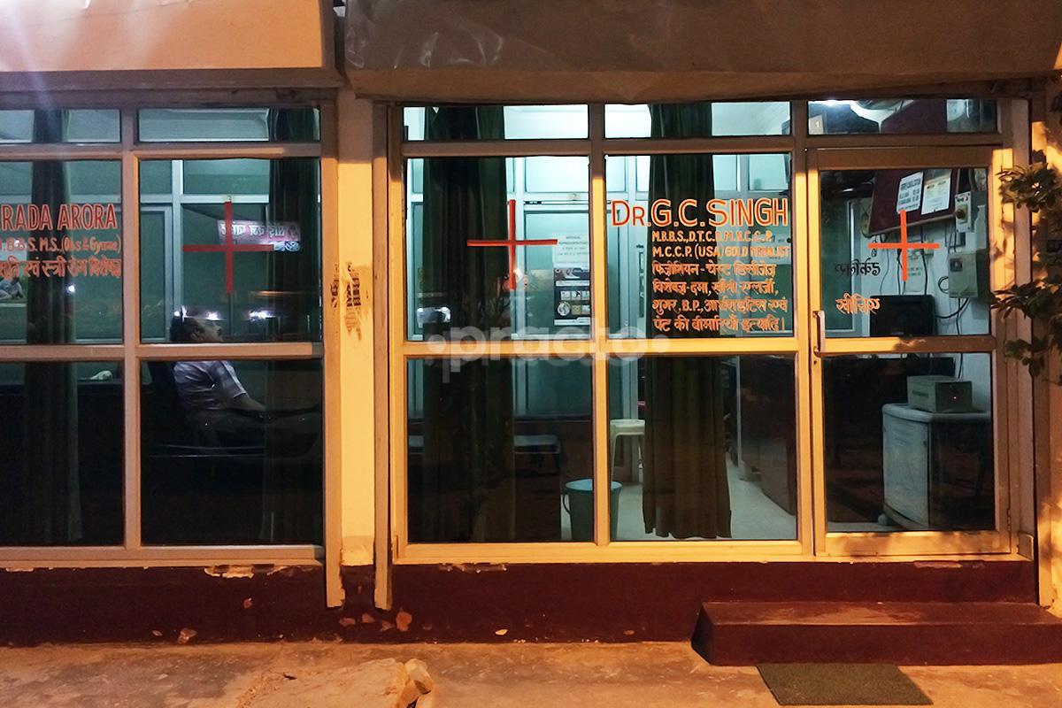 Entrance at Charan Medical Centre Alambagh Lucknow