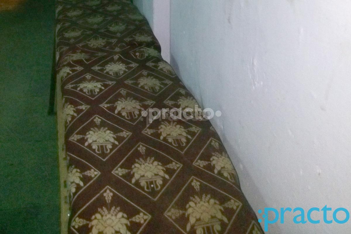 Waiting Area at Vaibhav Dental Clinic Rajajipuram Lucknow