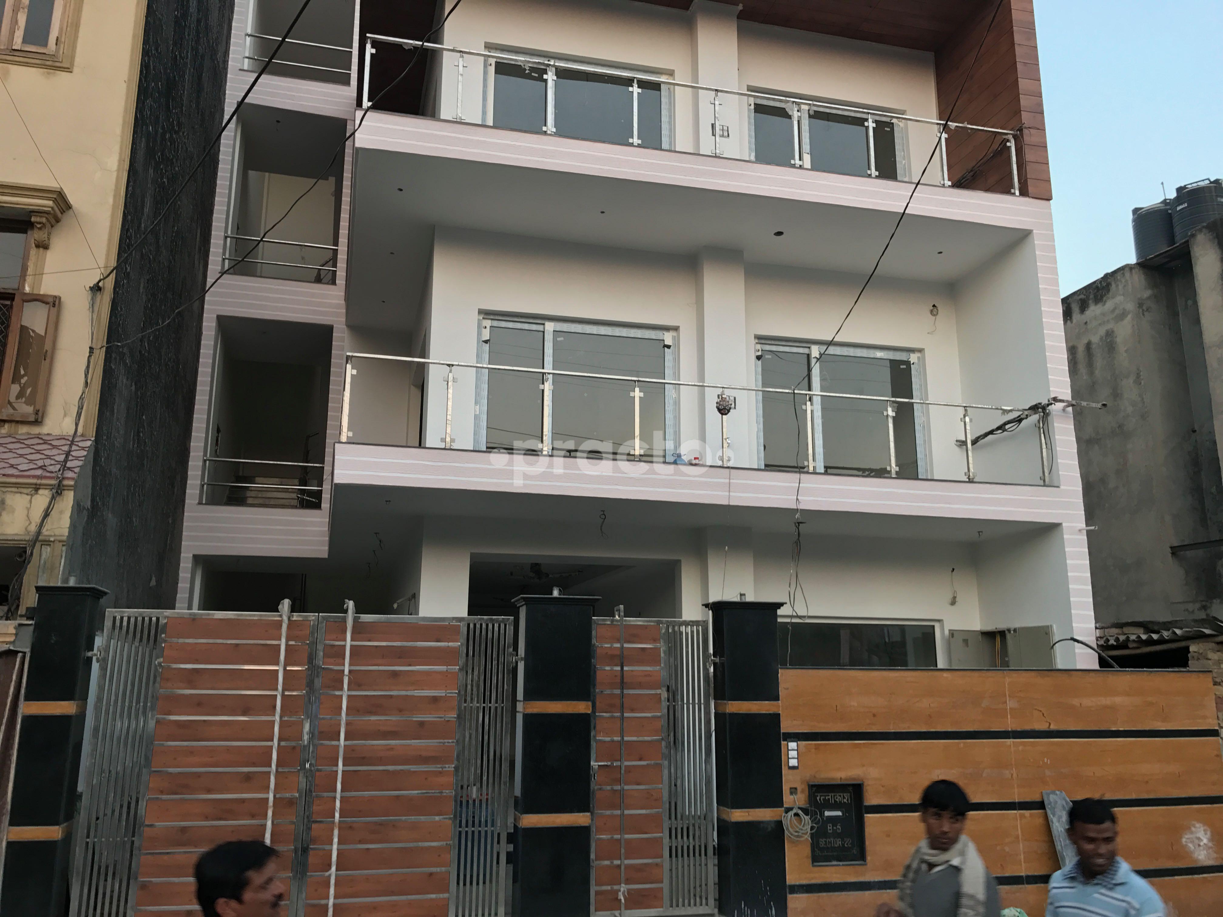 Entrance at Dr. Akash Garg Clinic Sector 22 Noida