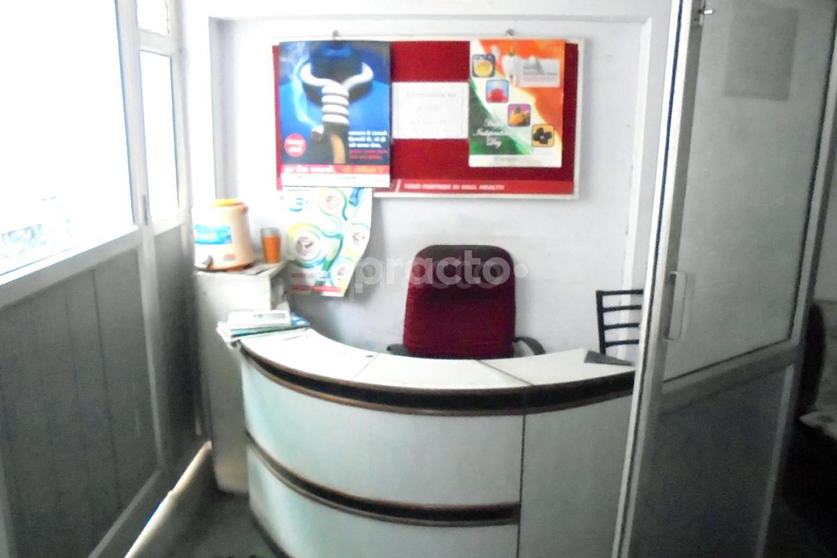Reception at Ina Dental Clinic Daliganj Lucknow