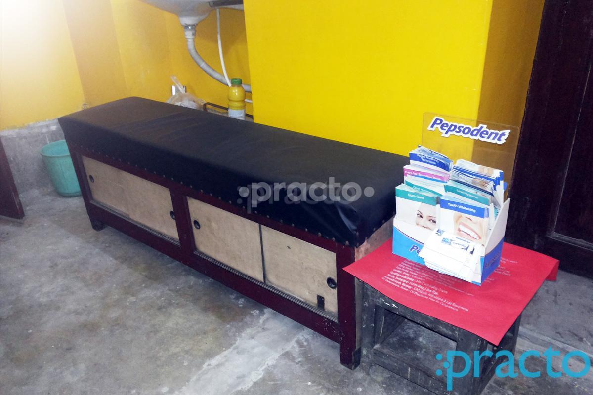 Waiting Area at Narendra Dental Clinic Girish Park Kolkata