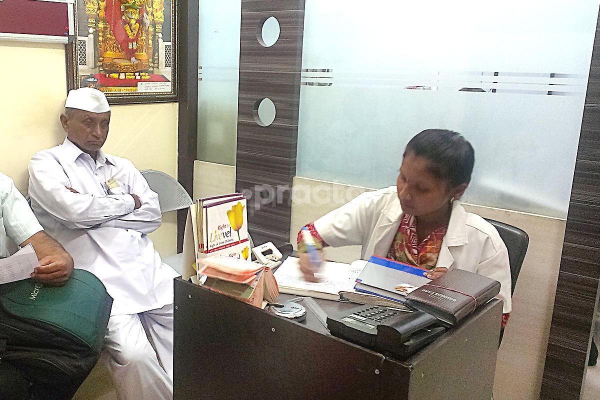 Reception at Shriniwas Healthcare Clinic Dwarka Corner Nashik