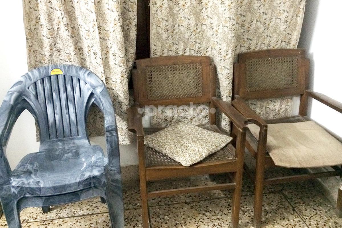Waiting Area at H L Mehrotra Clinic Niralanagar Lucknow