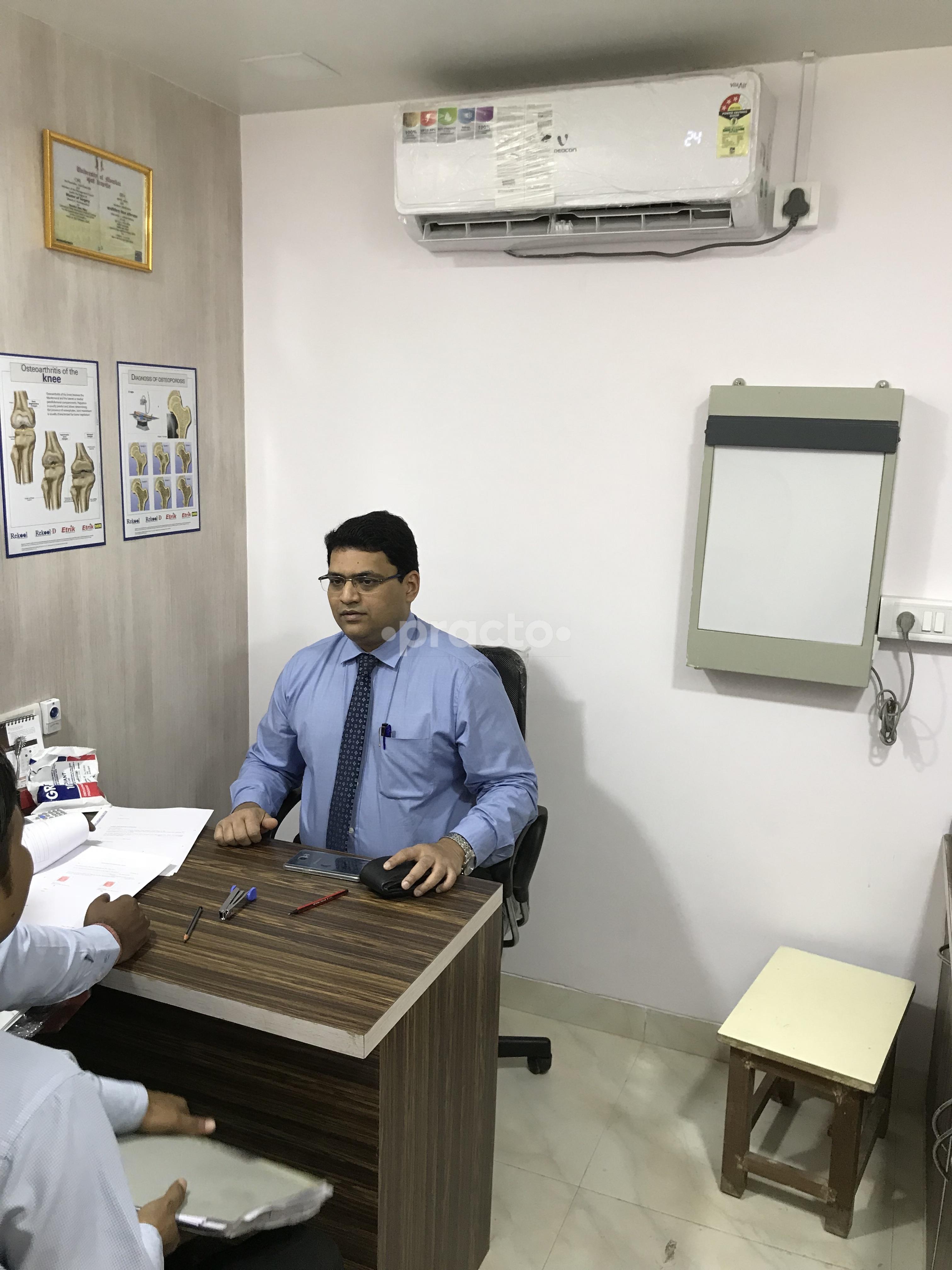 OPD/Ward at Dr Ajay Randive'S Knee And Spine Clinic Andheri East Mumbai