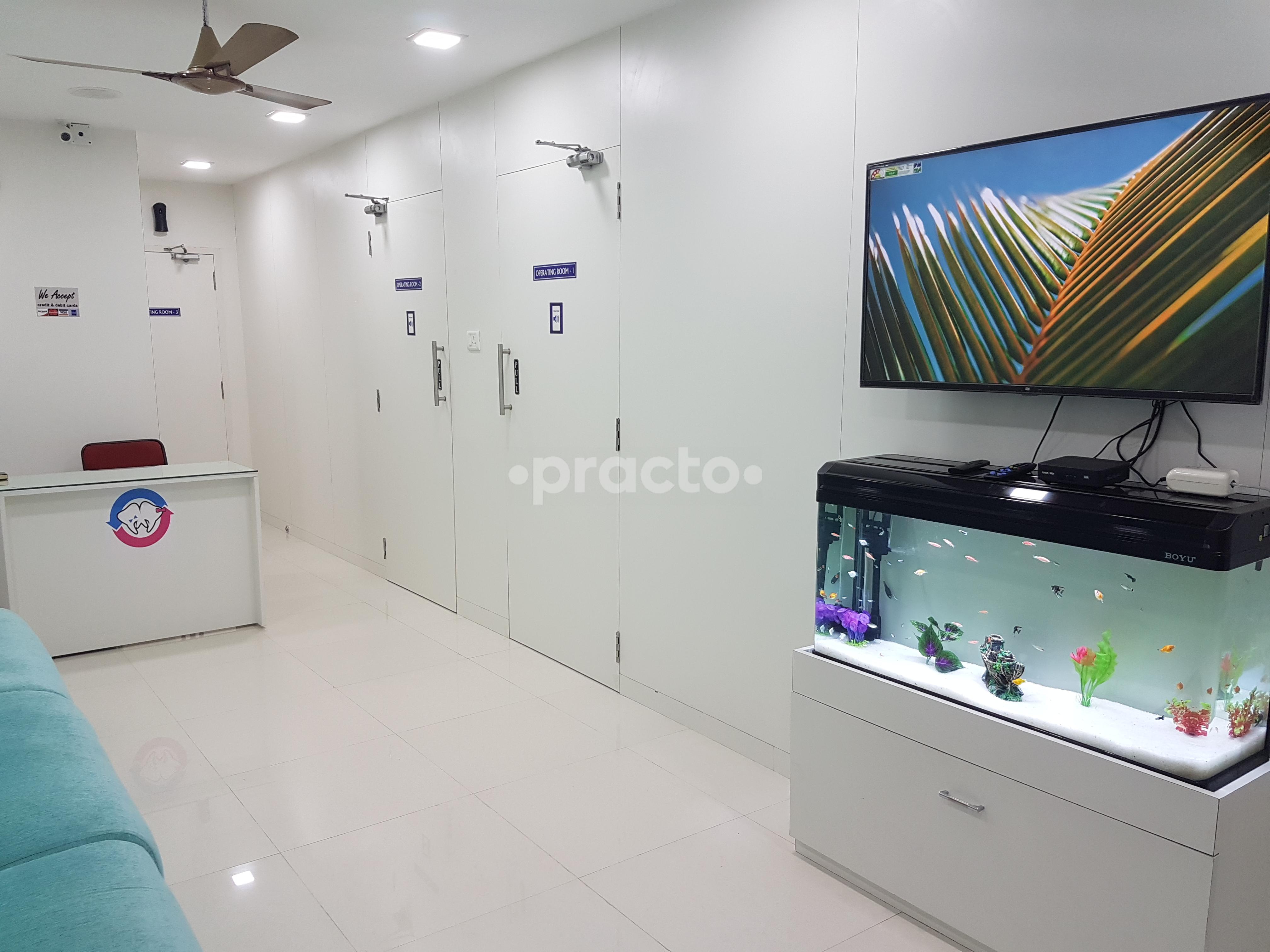 Reception at Mr. & Mrs. Tooth Dental Clinic Sholinganallur Chennai