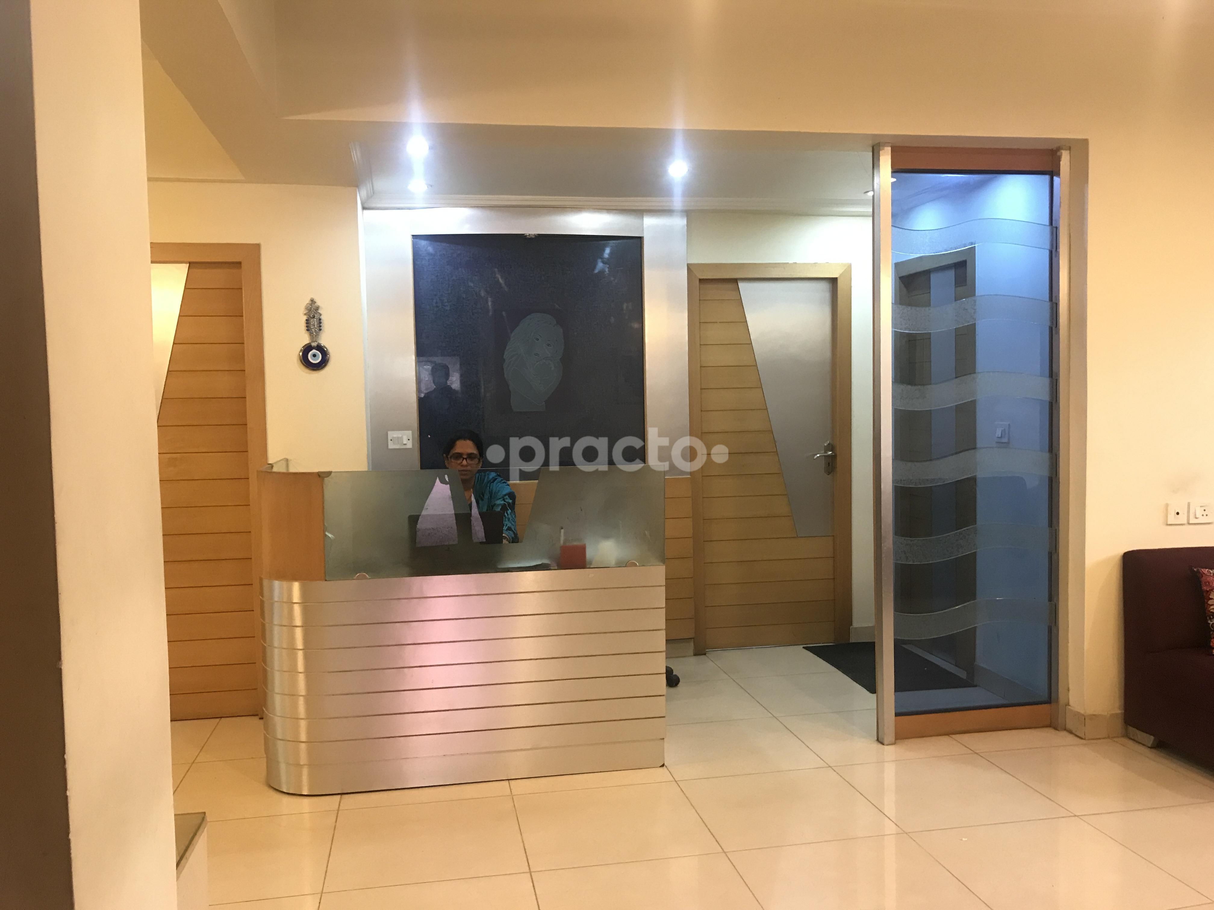 Reception at Dr. Vidya Desai Mohan's Clinic Indiranagar Bangalore
